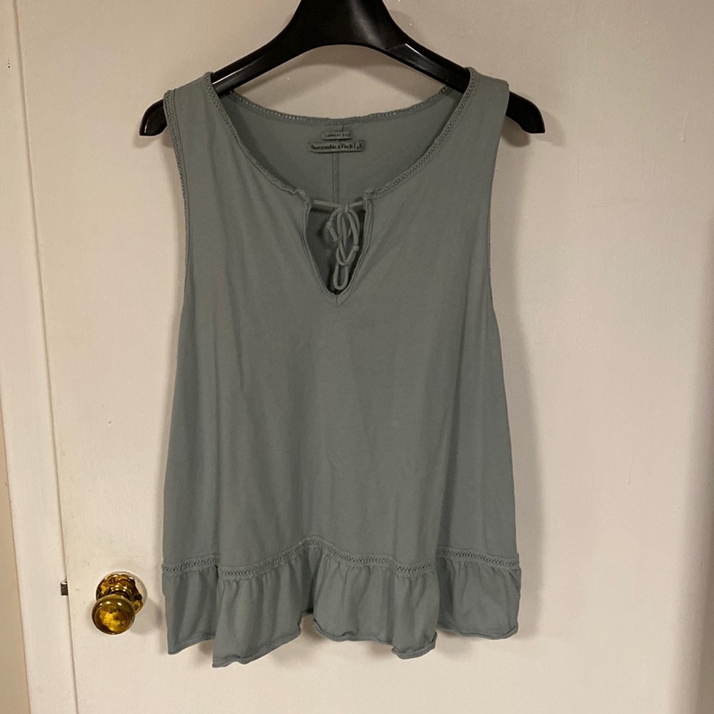 Abercrombie & Fitch women’s sleeveless top